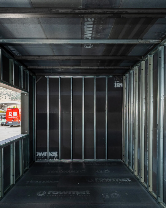 Placi structurale din polistiren extrudat placate cu plasa de fibra de sticla si ciment [18]