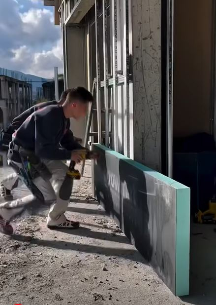 Placi structurale din polistiren extrudat placate cu plasa de fibra de sticla si ciment [16]