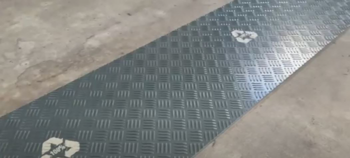 Placi tip placaj din plastic reciclat [6]