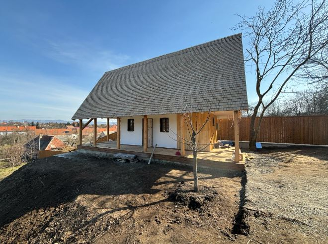 Acacia and oak wood shingles [4]