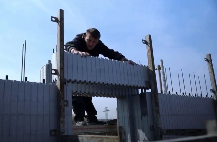 Sistem de constructie din cofraje pierdute din polistiren si beton [11]