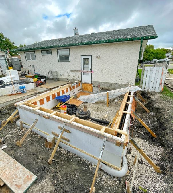 Sistem de constructie din cofraje pierdute din polistiren si beton [17]