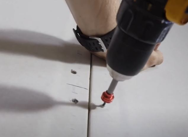 Sistem de fixare a plăcilor, fara profile metalice [11]