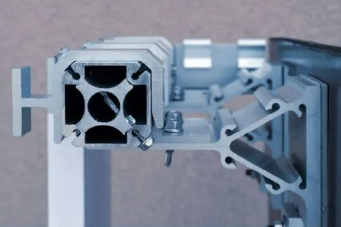 Aluminum systems for ventilated facades with heavy cladding [7]