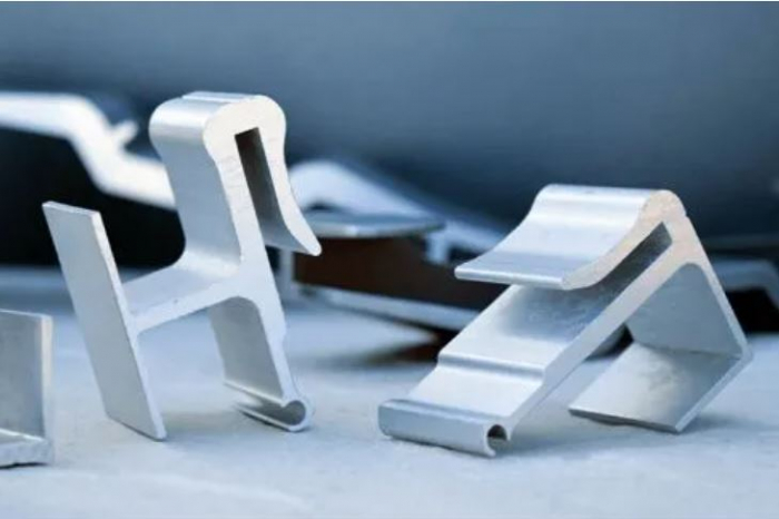 Aluminum systems for ventilated facades with heavy cladding [8]