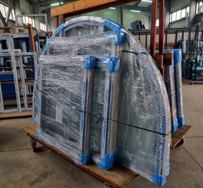 Tamplarie lemn stratificat  cu exterior Aluminiu [18]