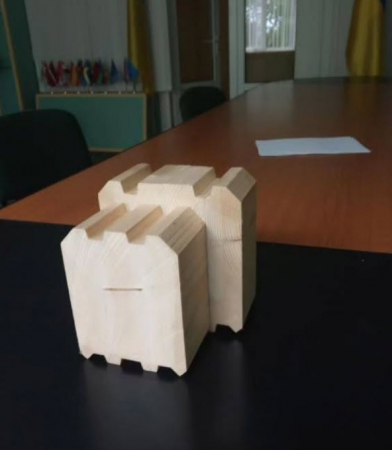 Case din grinzi lamelare prevazute cu nut si feder si sistem de imbinare la capete [50]