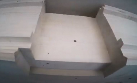 Case din grinzi lamelare prevazute cu nut si feder si sistem de imbinare la capete [37]