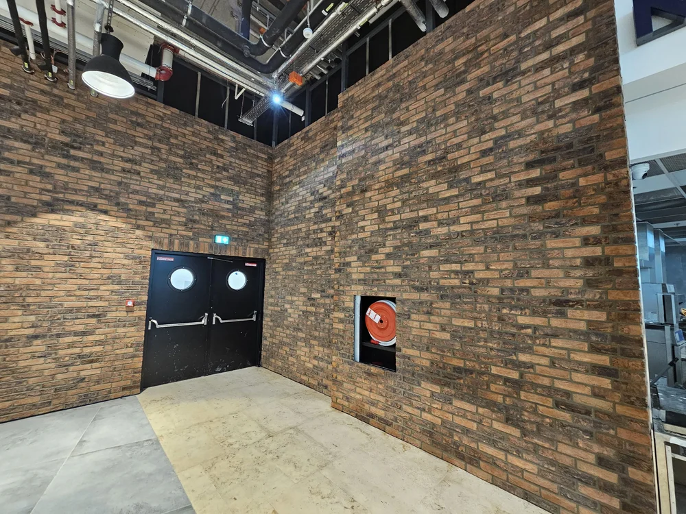 Fatada ventilata structura aluminiu si placari caramida [39]