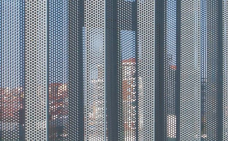 Tabla expandata , perforata, debitata laser [30]