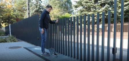 Retractable fences and access gates [15]