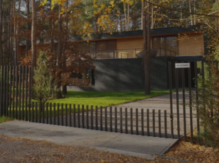Retractable fences and access gates [2]