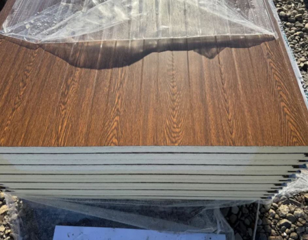 Wood imitation sandwich panels with PIR insulation [9]