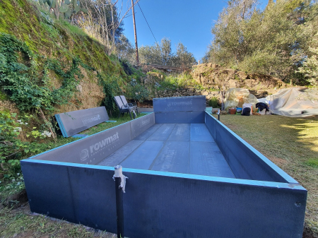 Placi structurale din polistiren extrudat placate cu plasa de fibra de sticla si ciment [50]