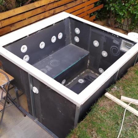 Placi structurale din polistiren extrudat placate cu plasa de fibra de sticla si ciment [37]