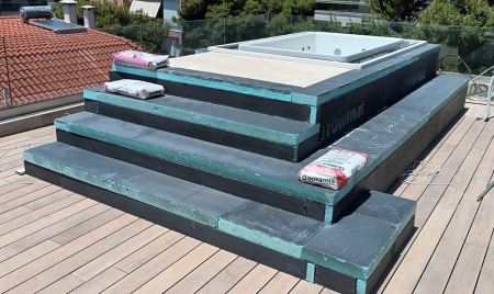 Placi structurale din polistiren extrudat placate cu plasa de fibra de sticla si ciment [53]