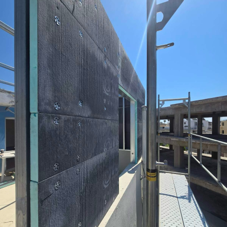 Placi structurale din polistiren extrudat placate cu plasa de fibra de sticla si ciment [47]