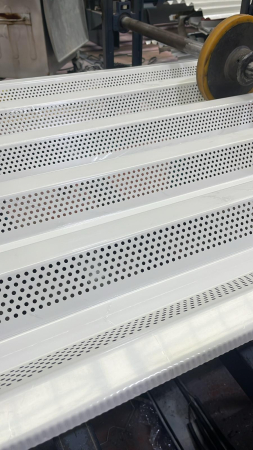 Structură - Tabla trapezoidala perforata pentru izolatie acustica