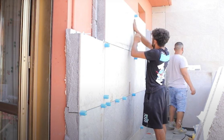 Termosistem exterior din polistren , vata bazaltica sau aerogel cu placare ceramica preinstalata [13]