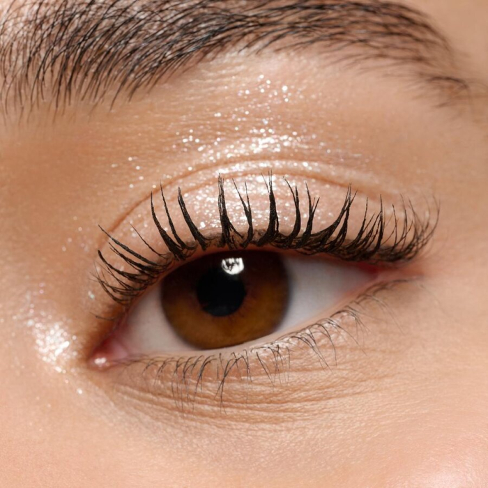 Fard de pleoape mono cu efect glitter 01 - Frosted Shine, essence [4]