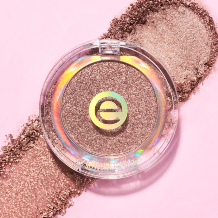 Fard de pleoape mono cu efect pearly 02 - Silky Taupe, essence [3]