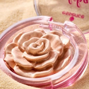 Iluminator floare Aloha, babes! flower highlighter 01 - Paradise. Glow. Repeat., 6.95 ml, Essence [3]