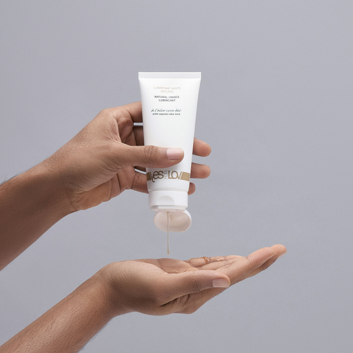 Lubrifiant intim pe baza de apa cu aloe vera si 96% ingrediente organice, 100 ml [2]