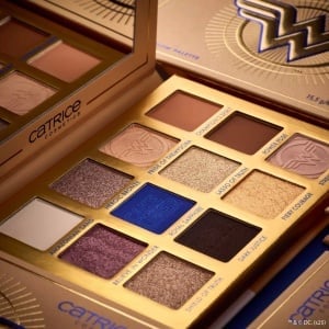 Paleta farduri Wonder Woman Eyeshadow Palette 010 - Wonder Woman Story, 15.5 g, Catrice [4]