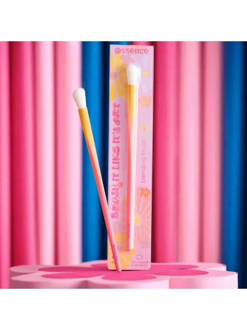 Pensula pentru blending BRUSH IT LIKE IT'S ART - Blending Is Like Cardio For Artists, 1 buc, Essence [3]