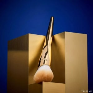 Pensula pentru blush Wonder Woman Blush Brush, 1 buc, Catrice [5]
