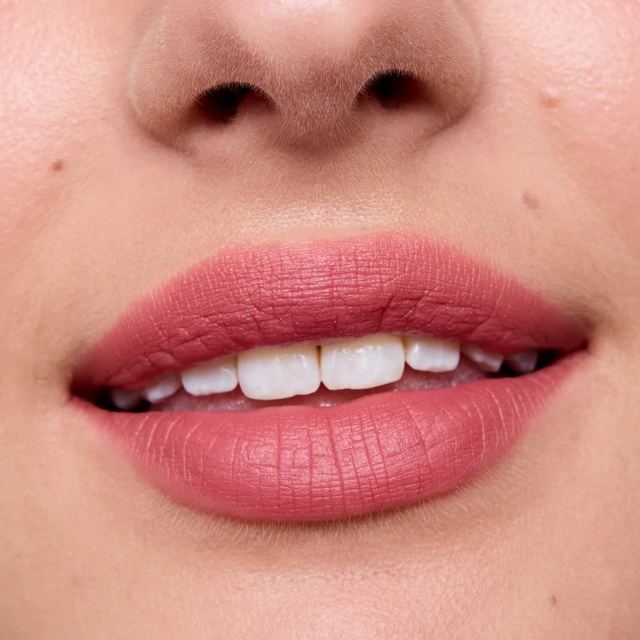 Ruj cremă JUICY MATTE - 02 Featherlight Pink, essence [4]