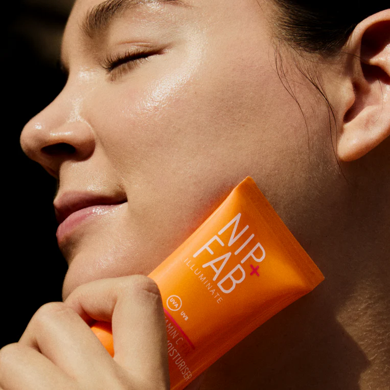 Vitamin C Fix Crema hidratanta pentru fata cu vitamina C si SPF50 Glow Moisturiser, 50 ml, NIP+FAB [4]