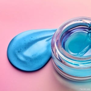 Blush cu textura de jeleu Superman colour-changing jelly blush, 6.4 g, Essence [2]