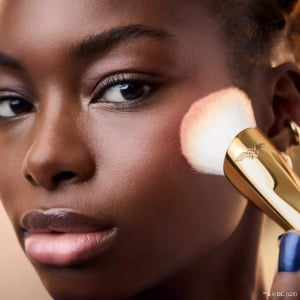 Pensula pentru blush Wonder Woman Blush Brush, 1 buc, Catrice [2]