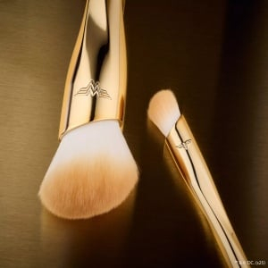 Pensula pentru corector Wonder Woman Concealer Brush, 1 buc, Catrice [2]