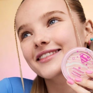Pudra pentru fata Superman beautifying face powder, 6 g, Essence [2]