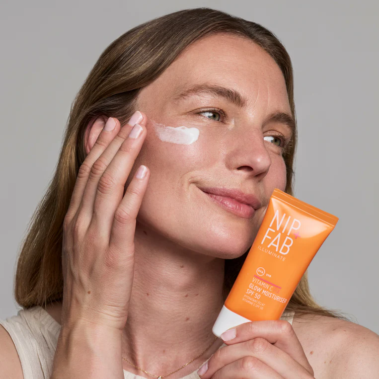 Vitamin C Fix Crema hidratanta pentru fata cu vitamina C si SPF50 Glow Moisturiser, 50 ml, NIP+FAB [1]