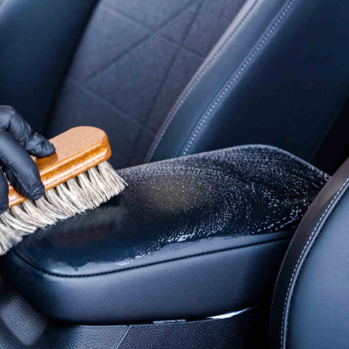 Solutie-curatare-piele-cu-foamer-Carbonax-Leather-Mousse-150ml-115 [4]