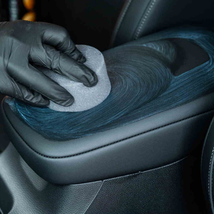 Solutie-hidratare-piele-cu-aspect-mat-Carbonax-Leather-M-500ml-118 [5]