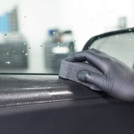 Solutie-curatare-cu-protectie-UV-pentru-suprafete-interioare-din-plastic-The-FINISHER-InsideCare [1]