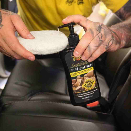 Solutie-curatare-si-hidratare-piele-Meguiars-Gold-Class-Rich-Leather-Cleaner-and-Conditioner-473ml-G17914 [1]
