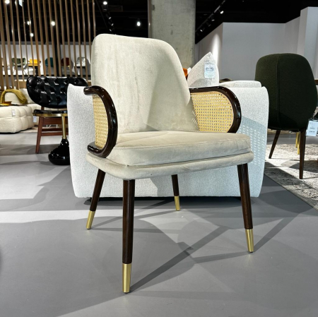 Scaune - Scaun din lemn de nuc, tapițat în material textil ivory - ROMEO
