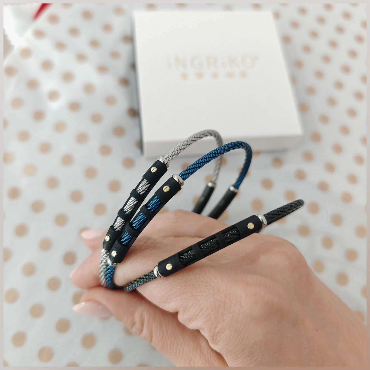 Bratara masculina semirigida din otel argintiu cu suruburi aur 18K [5]