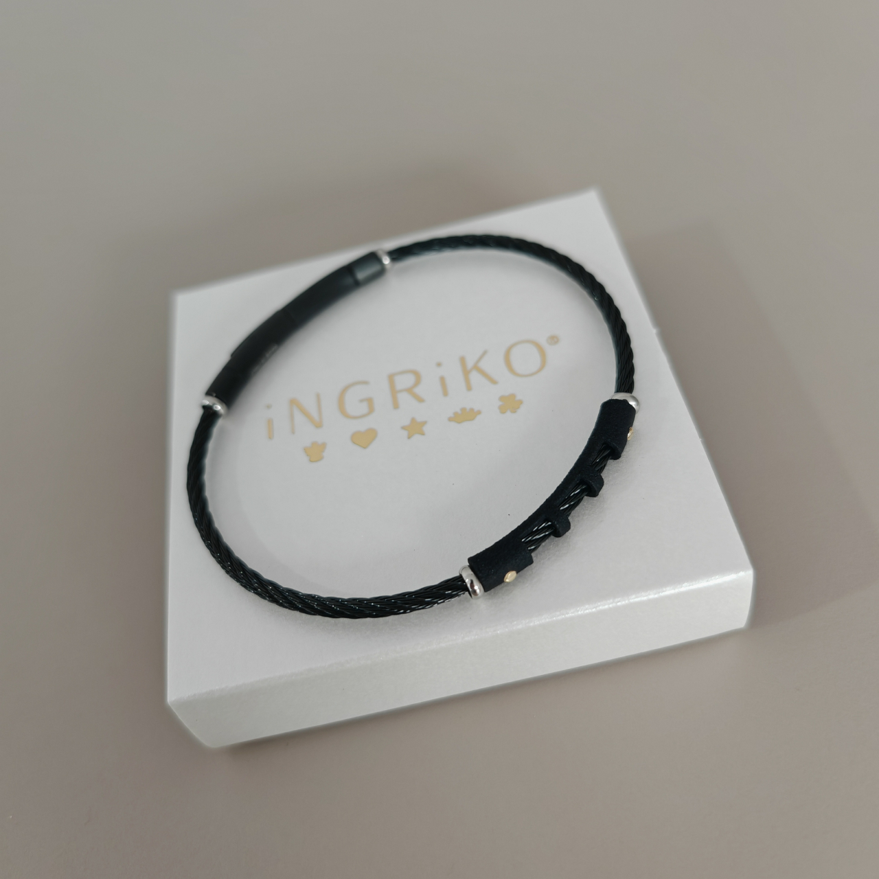 Bratara otel inoxidabil barbati – design modern negru cu accente aur 18K [5]