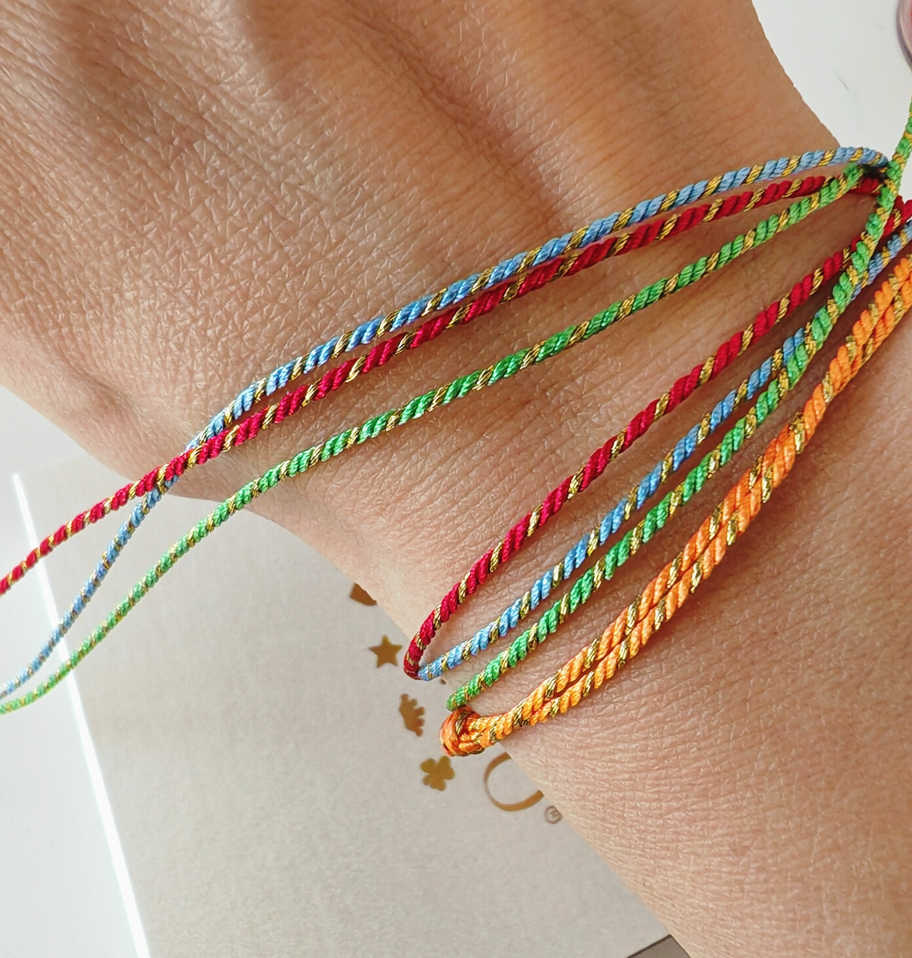 Bratara reglabila cu snur auriu - modele colorate Ingriko [2]