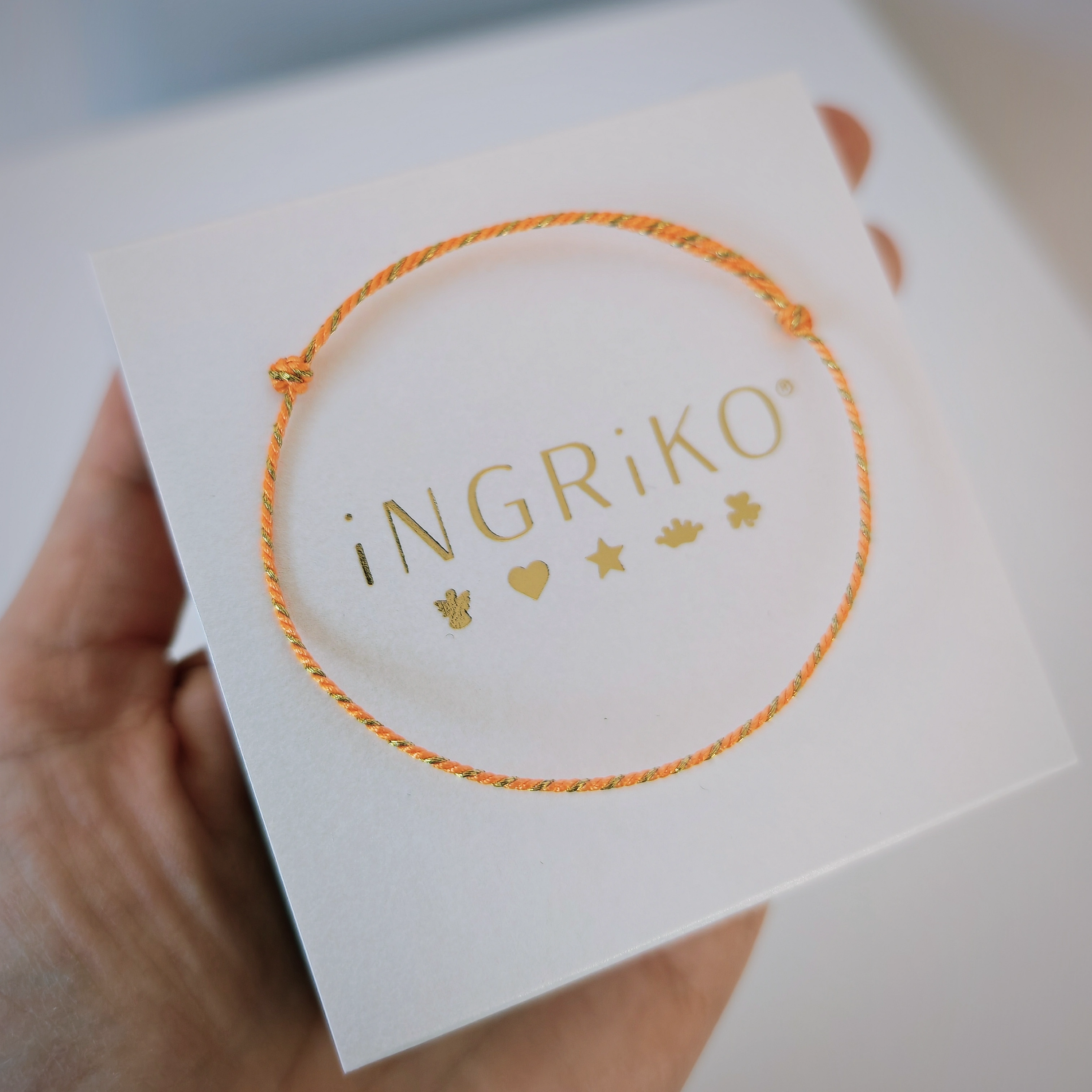 Bratara reglabila cu snur auriu - modele colorate Ingriko