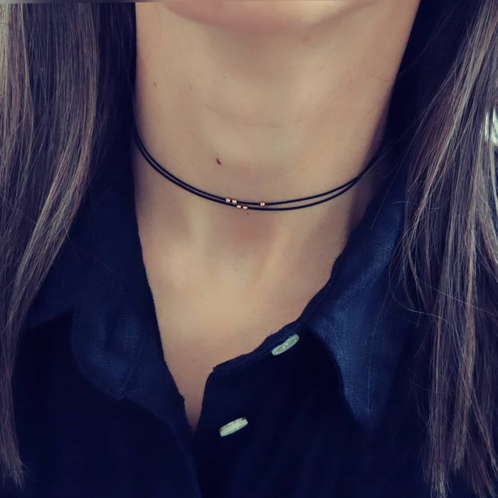 Choker negru cu bilute de aur 14k