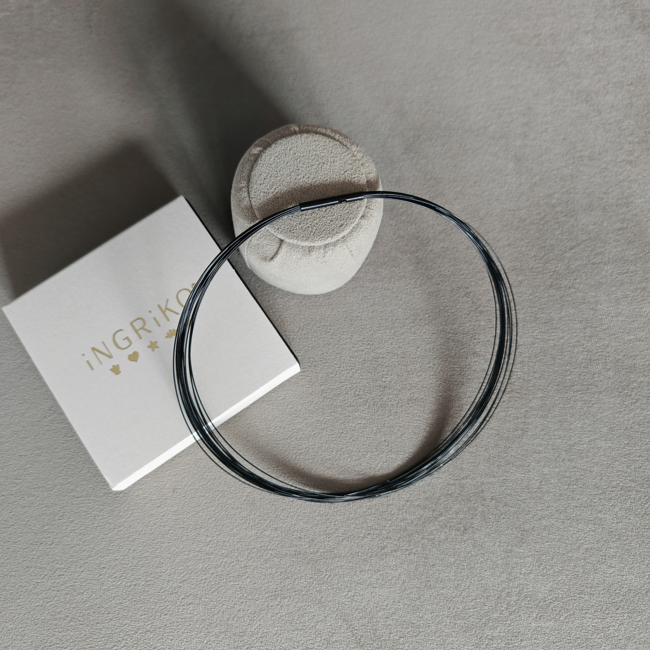 Colier negru la baza gatului – 17 fire fine, finisaj PVD premium [4]