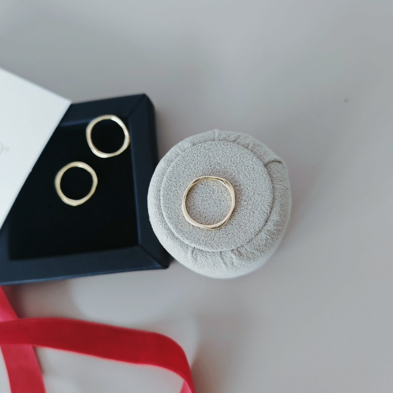 Inel geometric din argint placat cu aur, finisaj hammered [2]