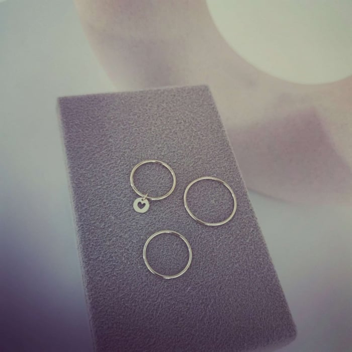 Inel subtire din aur galben 14K, minimalist si elegant [5]